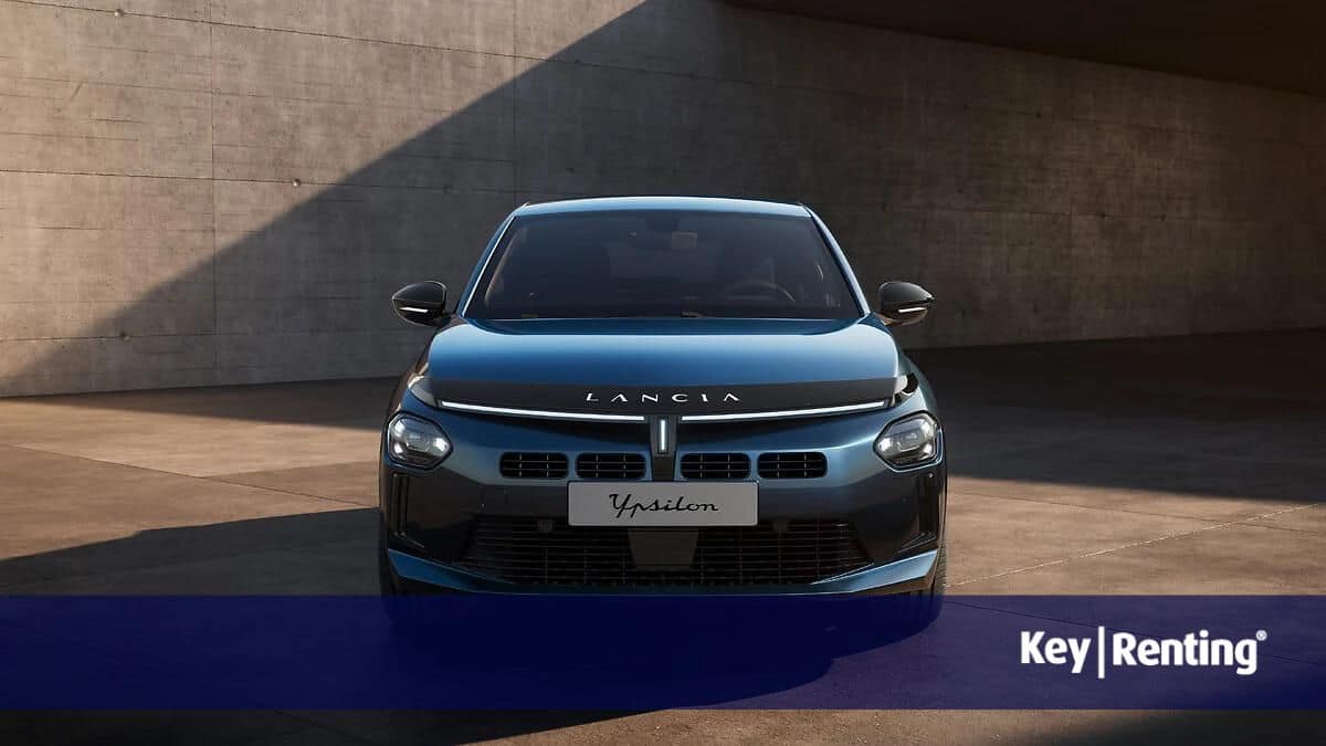 Lancia Ypsilon Hybrid modello Cassina Noleggio lungo termine